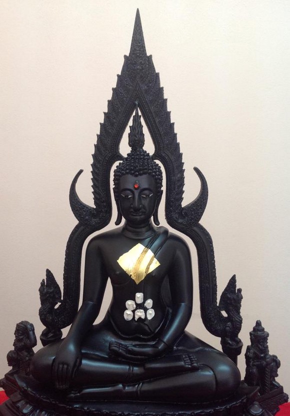 พระพุทธชินราช มวลสารผสมเหล็กน้ำพี้ สีดำ 9นิ้ว