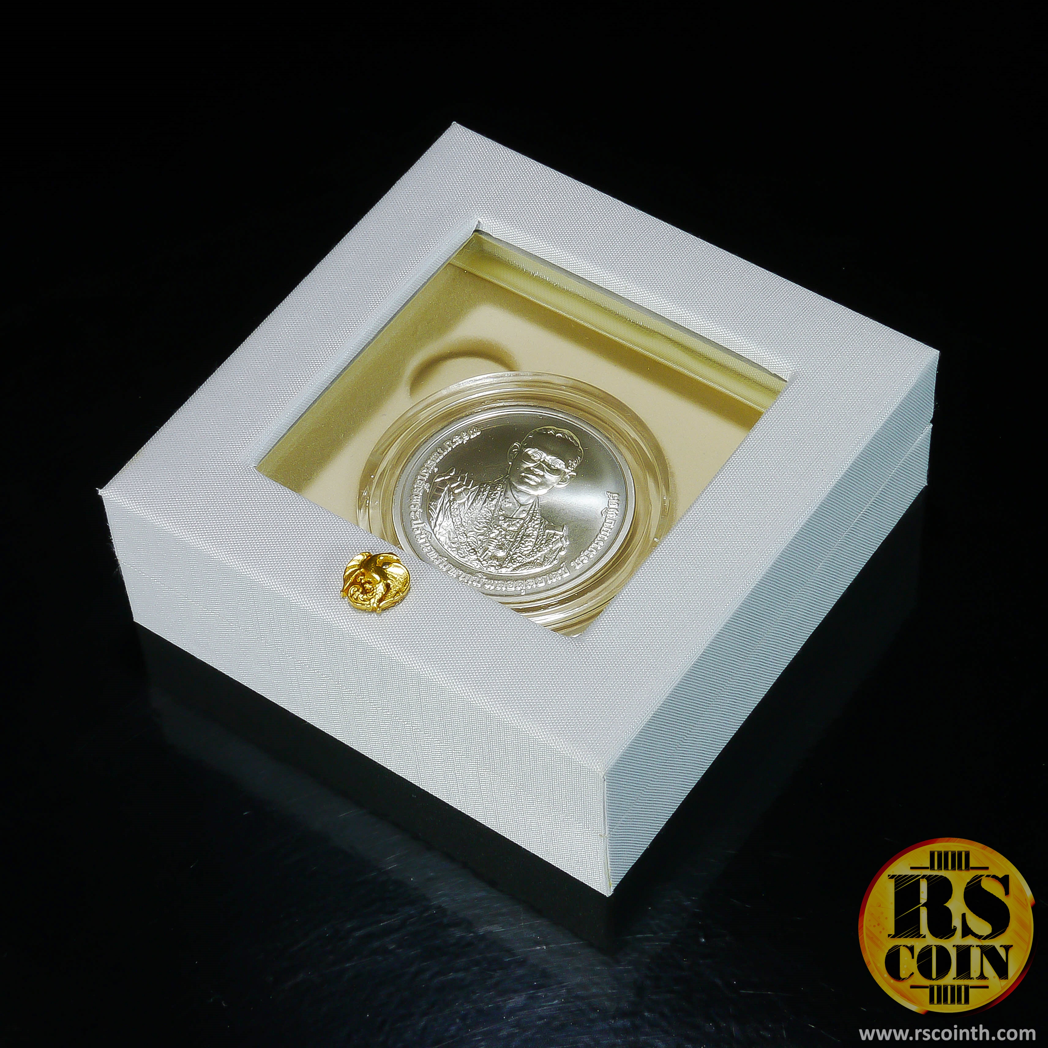 เหรียญเงิน เหรียญที่ระลึกพระราชพิธีถวายพระเพลิงพระบรมศพพระบาทสมเด็จพระปรมินทรมหาภูมิพลอดุลยเดช บรมนาถบพิตร 26 ตุลาคม 2560