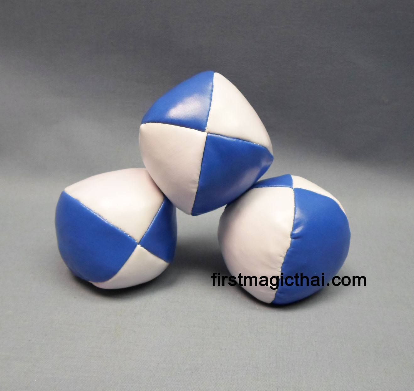 ลูกบอลโยน ขาว-น้ำเงิน / Juggling Balls