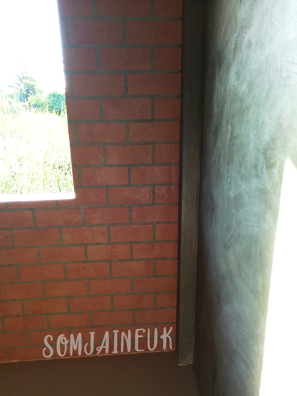 ฉาบผนังปูนลอฟท์ด้านหน้าและในห้องทำงาน พื้นที่รวม 55 ตร.ม. และติดตั้งชั้นวางแนวท่อ@พนัสนิคม จ.ชลบุรี