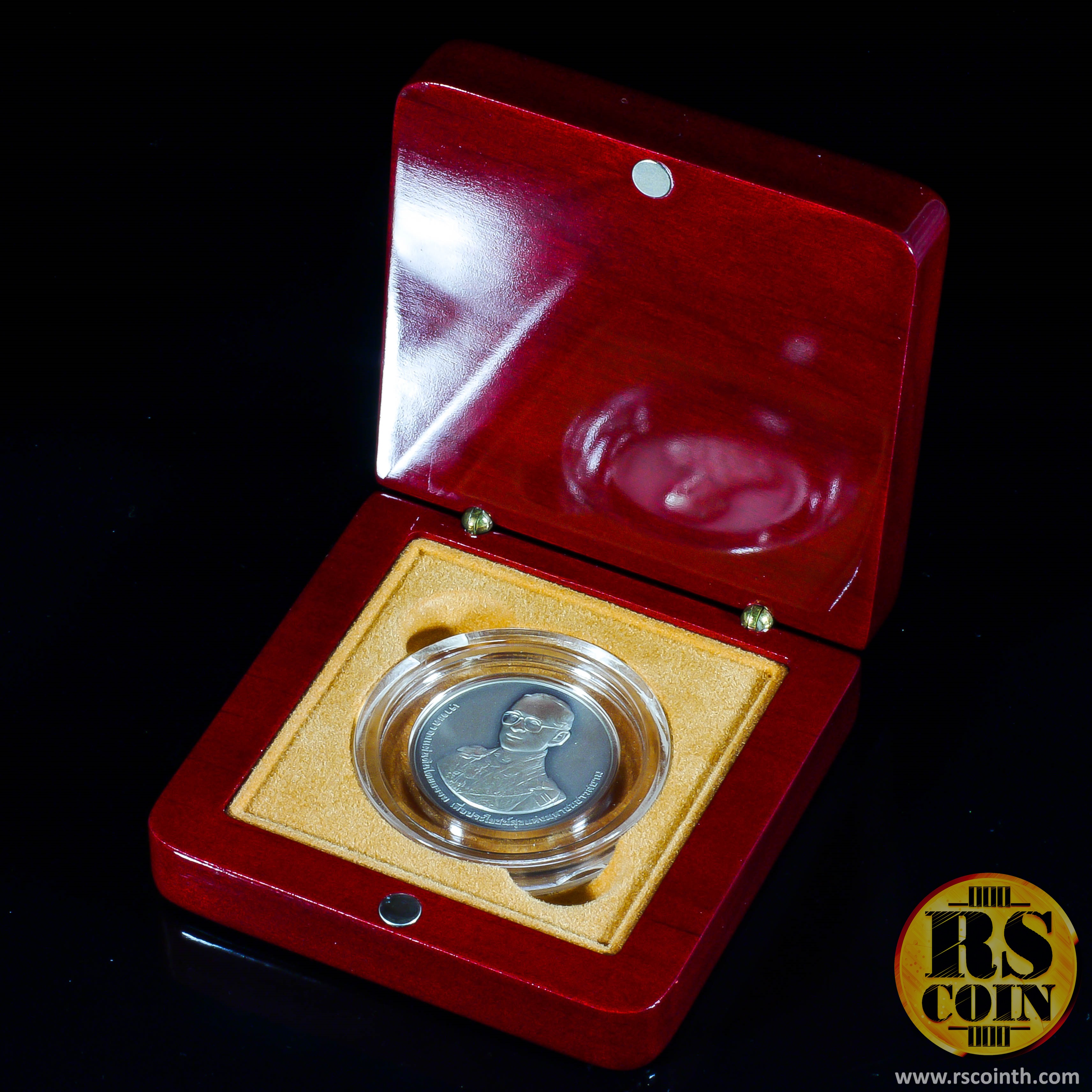 เหรียญเงินรมดำพ่นทรายพิเศษ เหรียญที่ระลึก 60 ปี บรมราชาภิเษก 5 พฤษภาคม 2553 พระบาทสมเด็จพระปรมินทรมหาภูมิพลอุดลเดช