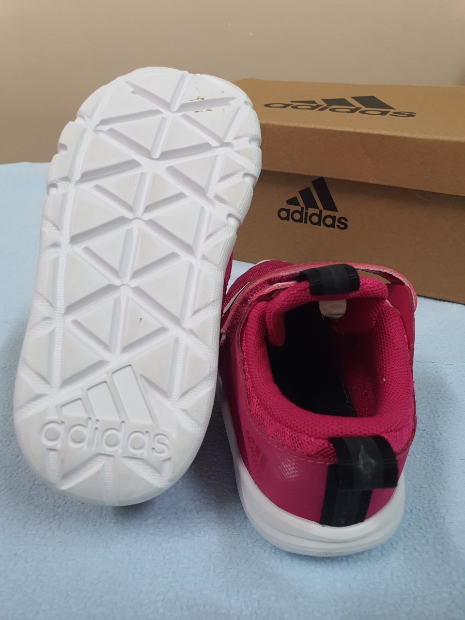 รองเท้าเด็ก Adidas ไซส์ 15 cm. Training Kids เบอร์ 8 มือสองเหมือนใหม่ ไม่มีตำหนิ