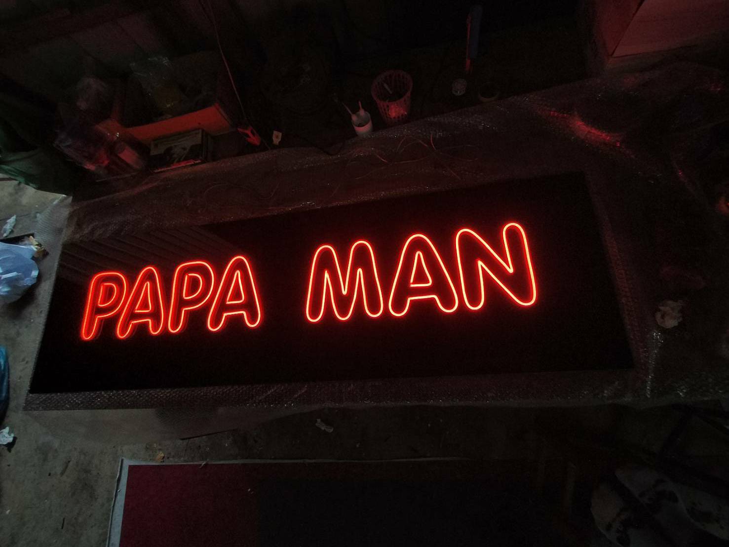ป้ายไฟ LED ดัด - PAPA MAN