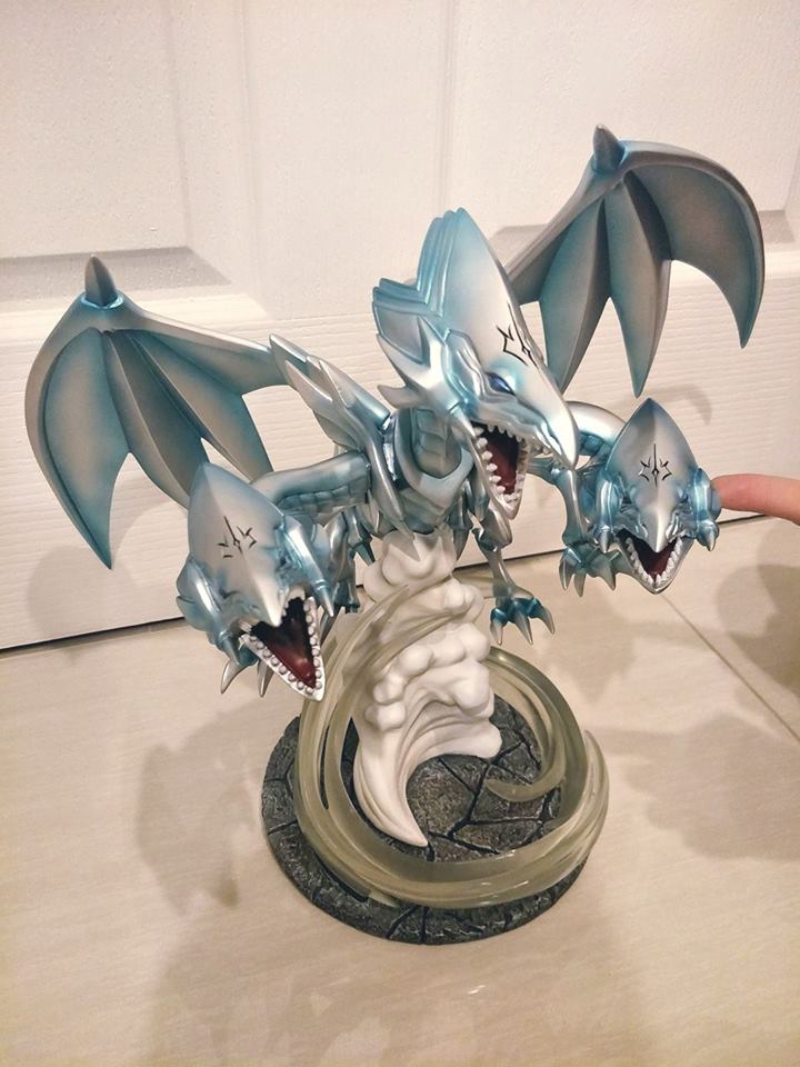 Blue Eyes Ultimate White Dragon