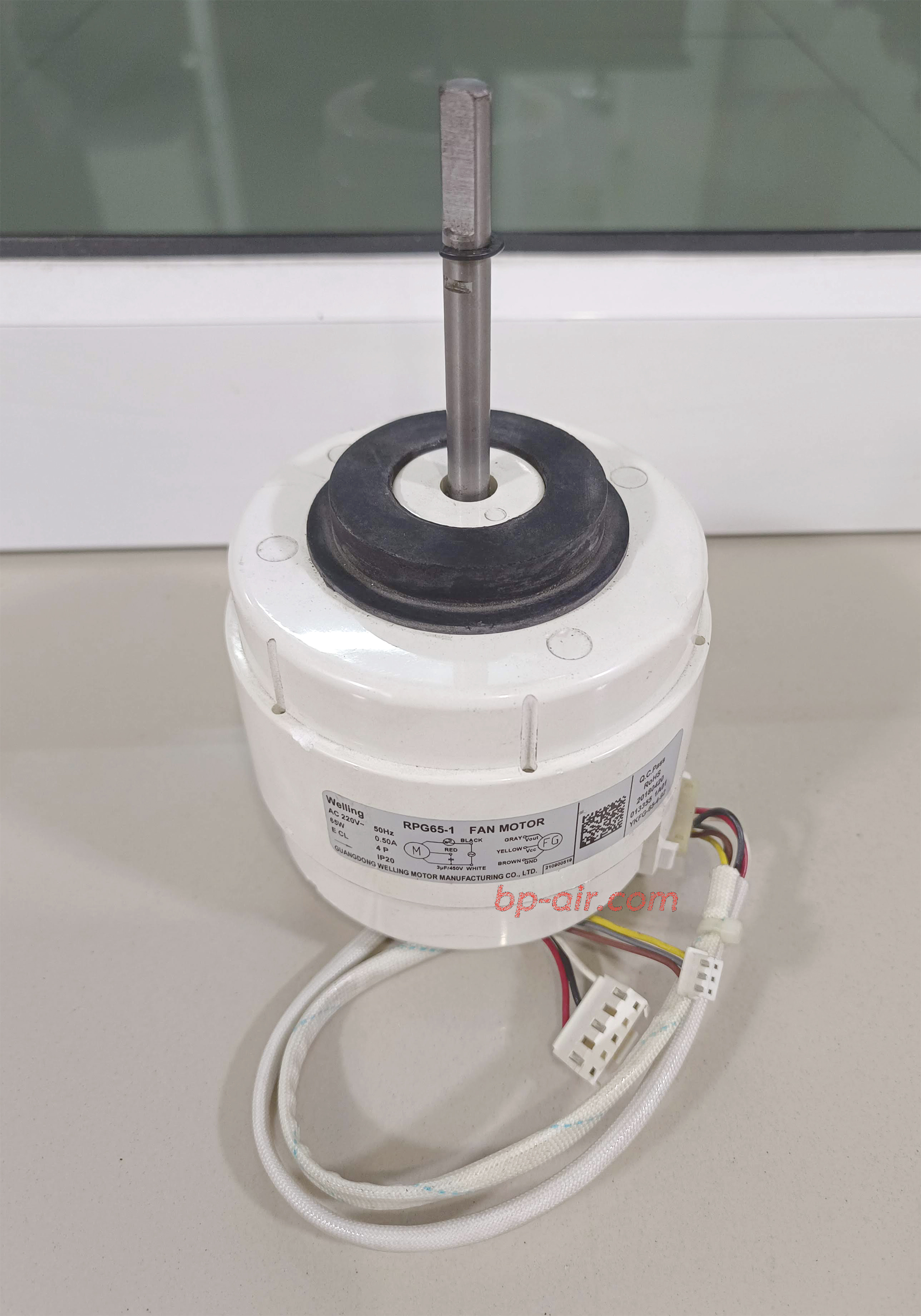 มอเตอร์คอยล์เย็น UNFW-24-R32