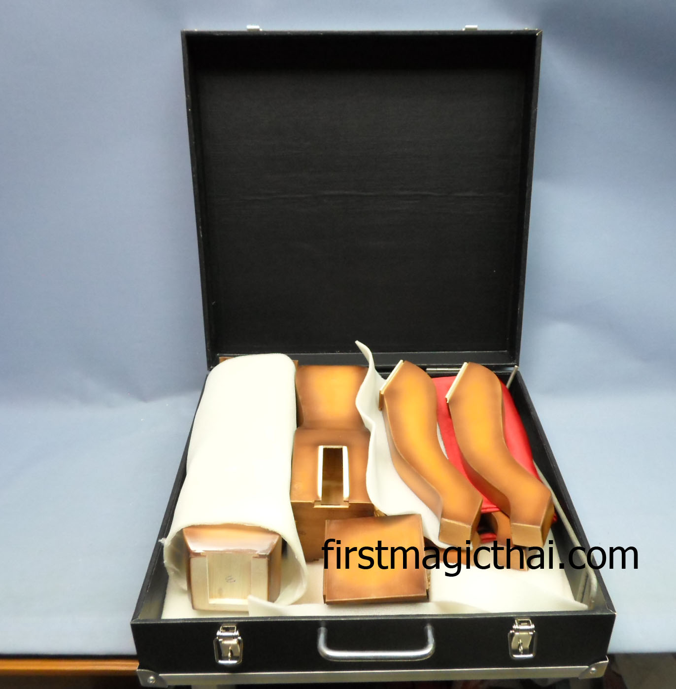 โต๊ะลอยใหญ่ หน้ากลม / Floating Table