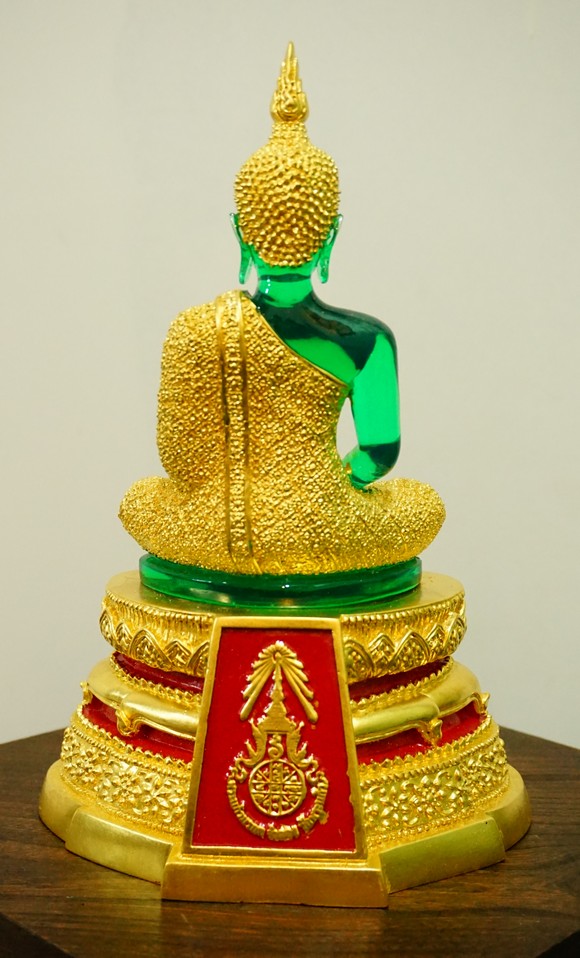 พระแก้วมรกต 5 นิ้ว ชุดฤดูฝน ปิดทองแท้