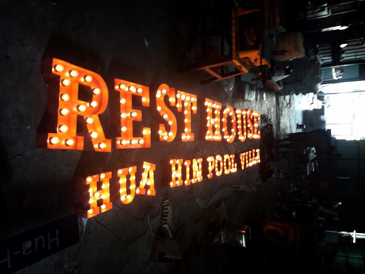 อักษรไฟปิงปอง Rest House หัวหิน #ป้ายหัวหิน