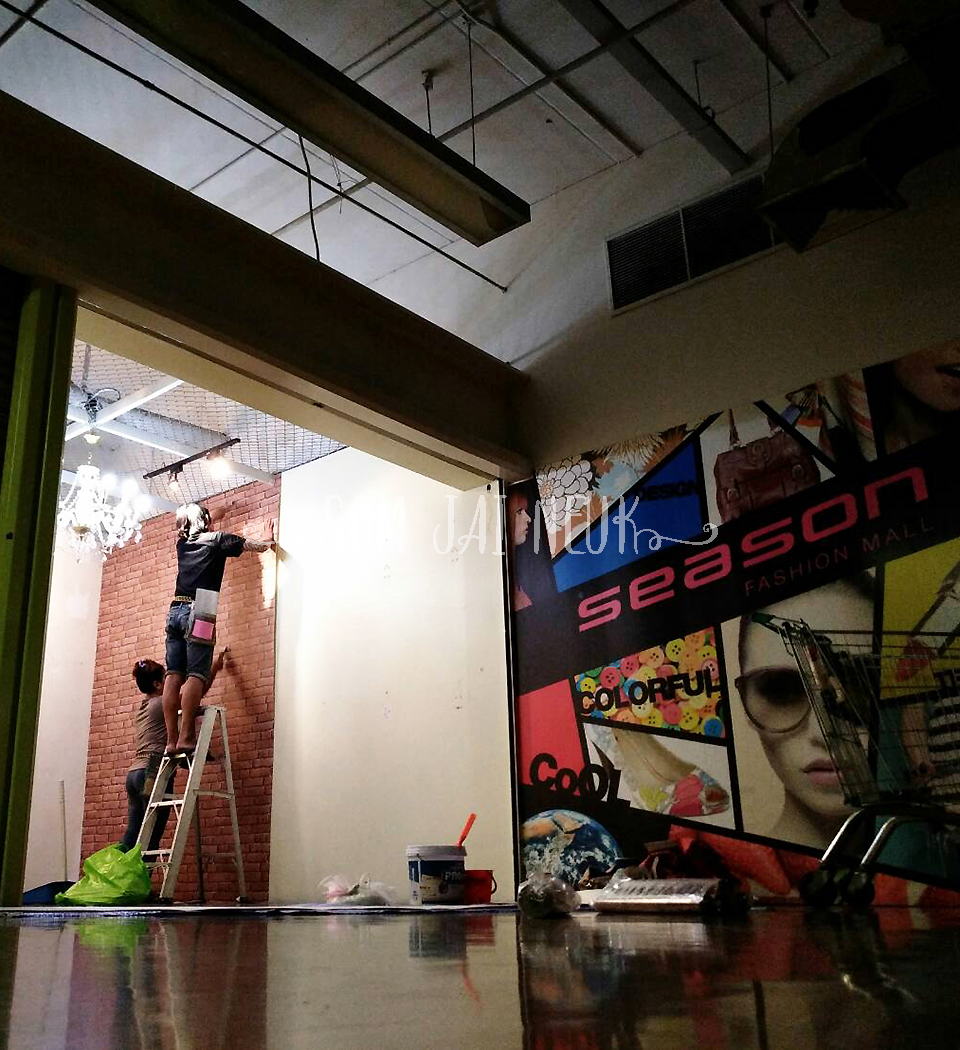 ออกแบบตกแต่งร้านเสื้อผ้าแนว Street @ซีคอน ศรีนครินทร์