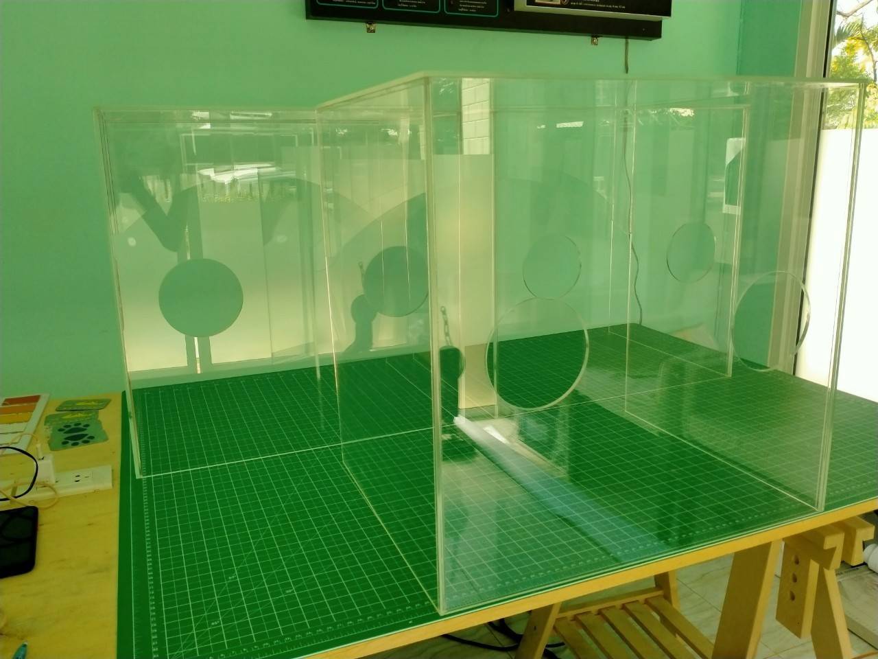 รับทำกล่องอะคริลิคใส กันการกระจายเชื้อ #ราคาทุน