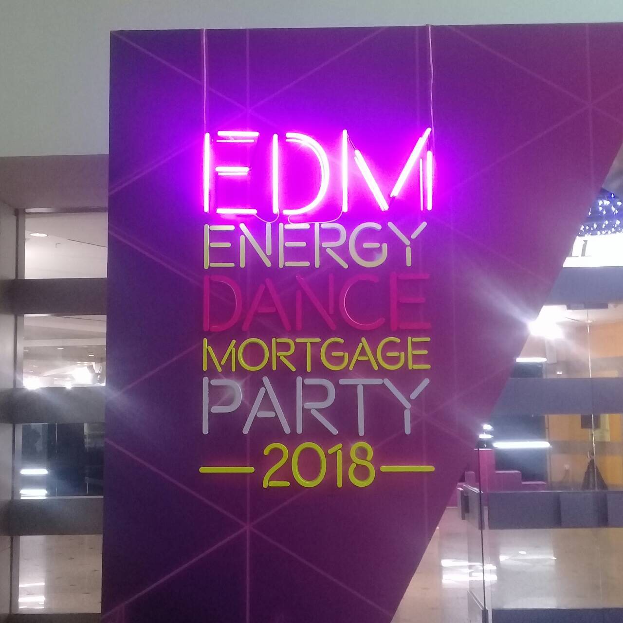 ไฟนีออนดัด #EDM2018