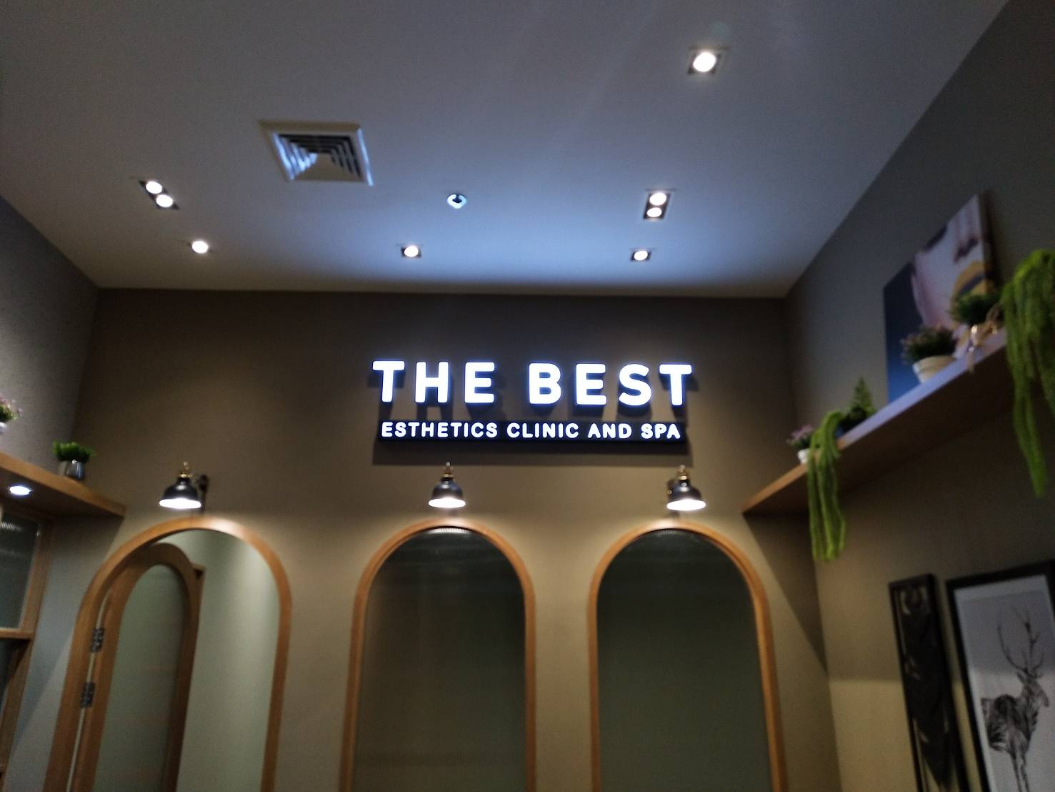 ป้ายกล่องไฟไดคัท ติดไฟออกหน้า - THE BEST ESTHETICS CLINIC AND SPA