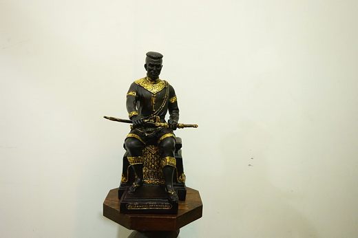 รูปหล่อ สมเด็จพระนเรศวรมหาราช ทรงประกาศอิสรภาพ พิมพ์หลั่งทักศิโณทก (หลั่งน้ำ) สูง41ซ.ม.