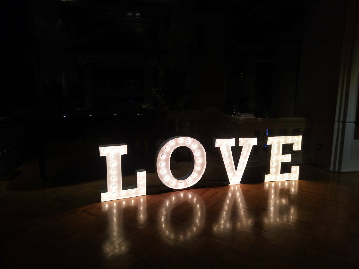 ตัวอักษรไฟปิงปองให้เช่า - LOVE ติดตั้งโรงแรม Grand Hyatt Erawan