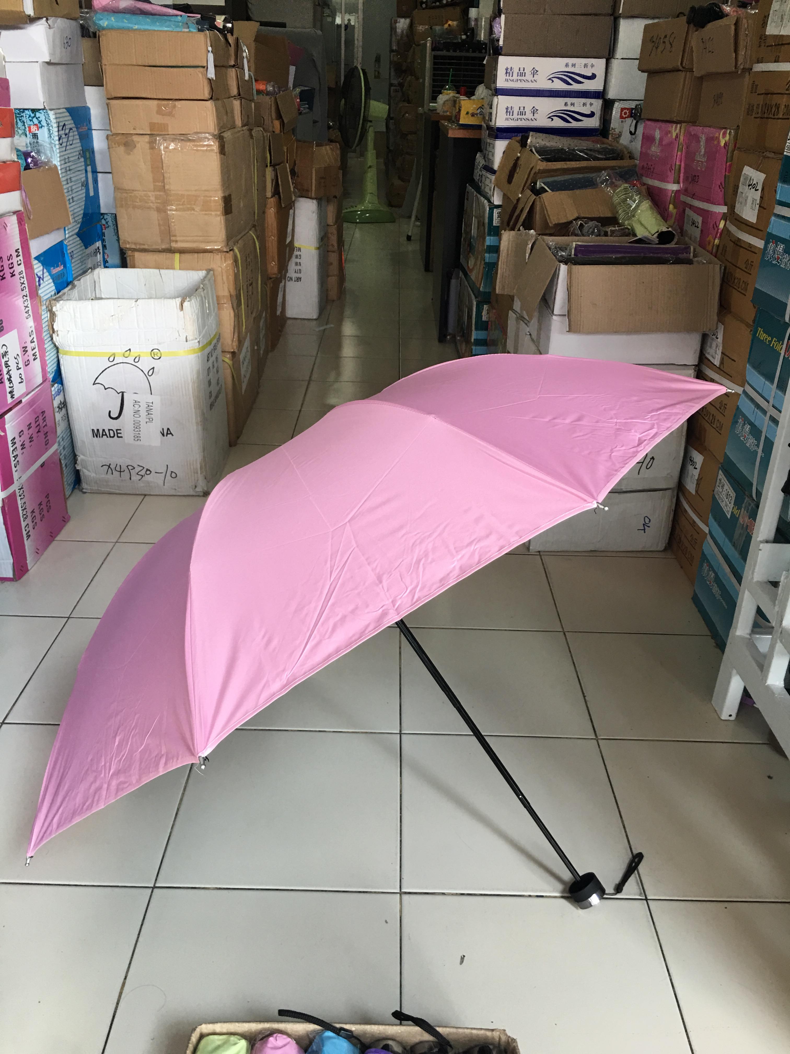 ร่มพับ4ตอนสีพื้น ยูวีดำ รหัส 1601-1