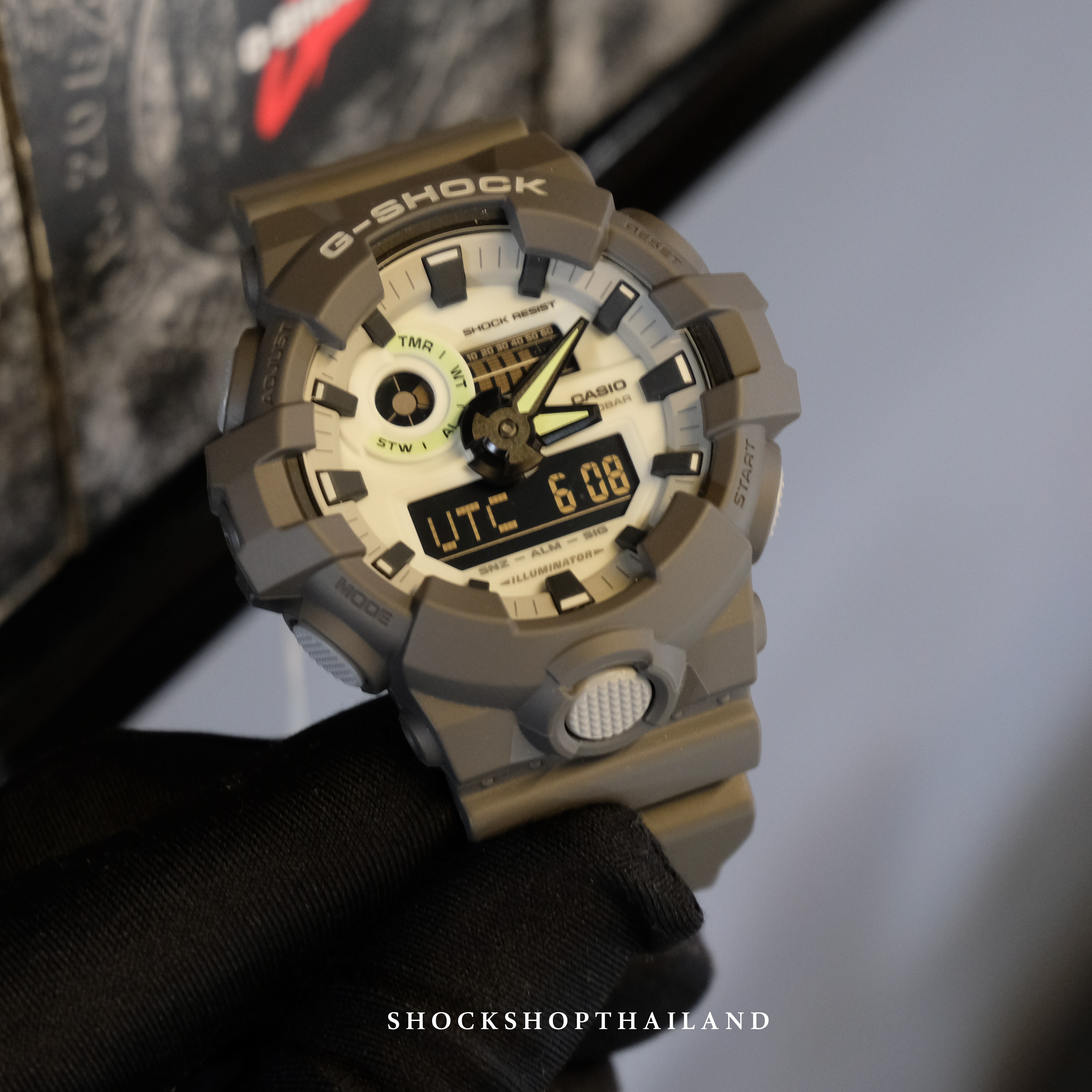 นาฬิกาผู้ชาย CASIO G-SHOCK รุ่น GA-700HD-8A ซีรีส์ GA-700 จีช็อค