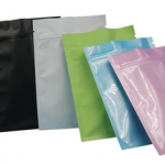 B22 ถุงฟอยด์สี ซีล 3 ด้าน ติดซิป สีทอง/ดำ/ขาว/เขียว/ฟ้า/ชมพู/ส้ม ขนาด 6*9 ซม.