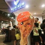 ป้ายอักษรไฟออกหน้า ร้านไก่เกาหลี NUM NUM ติดตั้ง # #สยาม