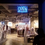 งานป้ายกล่องไฟ adidas และงานป้ายไฟนีออนดัด