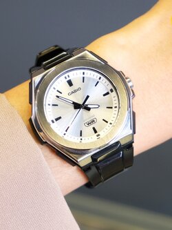 นาฬิกาข้อมือ Casio รุ่น LWA-300H-7E2V คาสิโอ