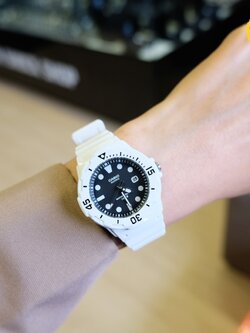 นาฬิกา CASIO รุ่น LRW-200H-1E คาสิโอ